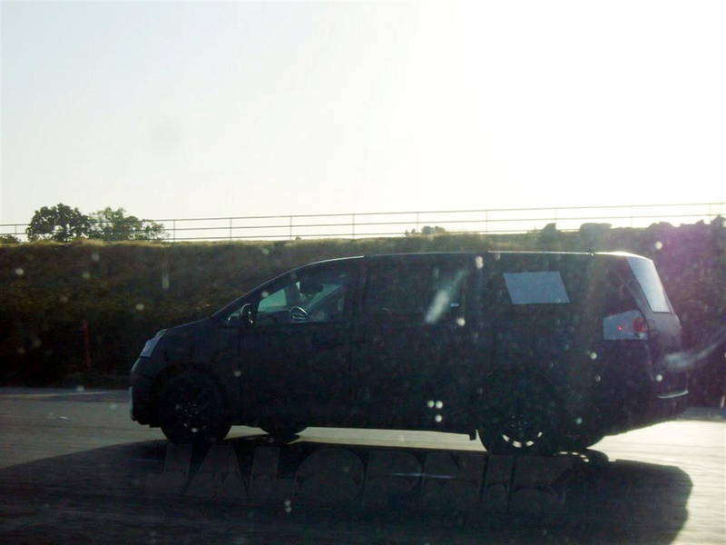 Illustration for article titled 2011 Toyota Sienna: First Egg-Shaped Look